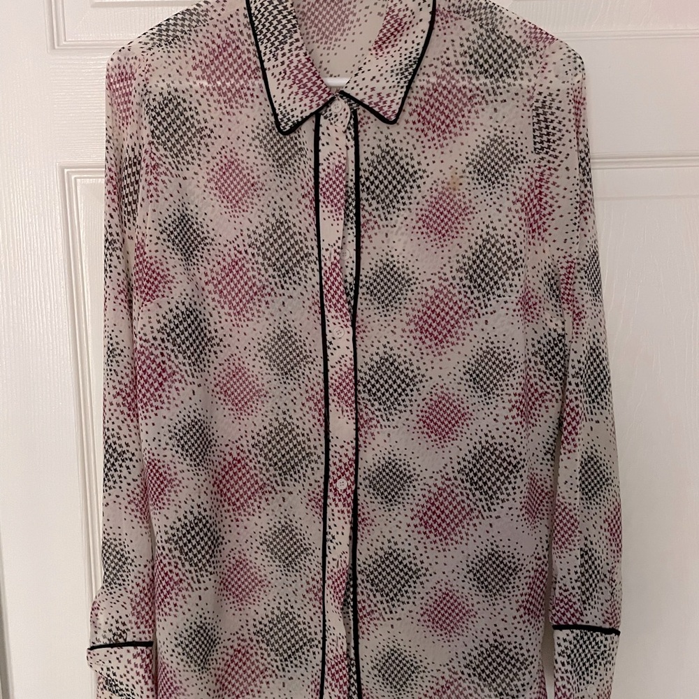 Pleione button up blouse. Black/wine herringbone block pattern. Black ribbing.